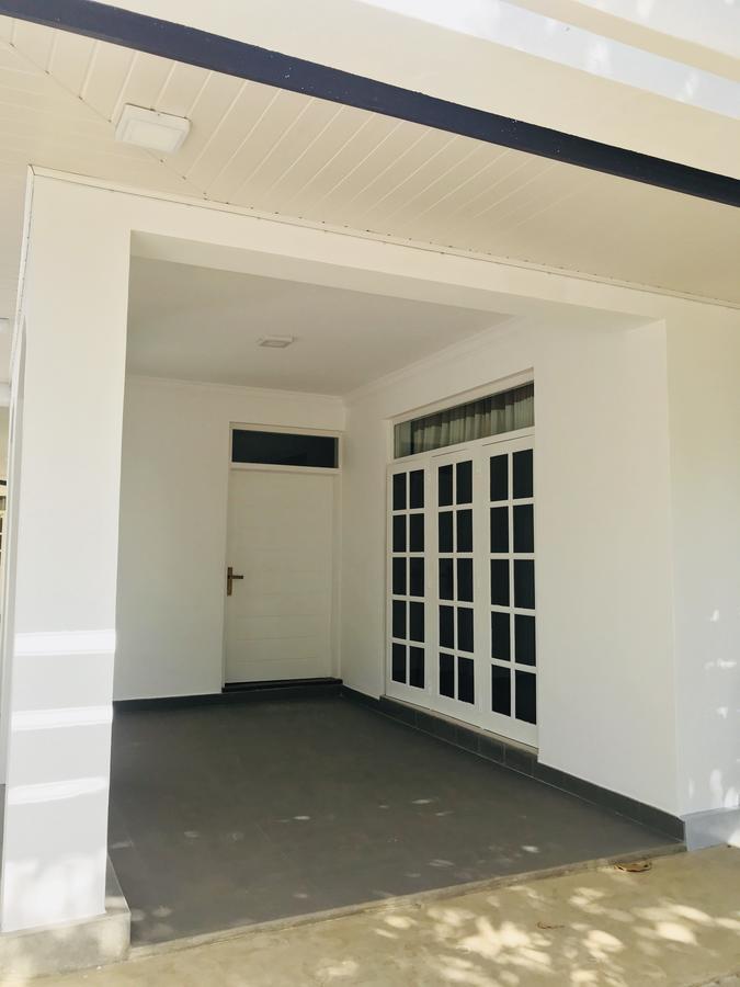 Royal White Tourist Rest Hotel Anuradhapura Exterior foto