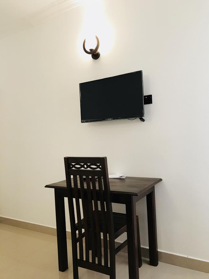 Royal White Tourist Rest Hotel Anuradhapura Exterior foto