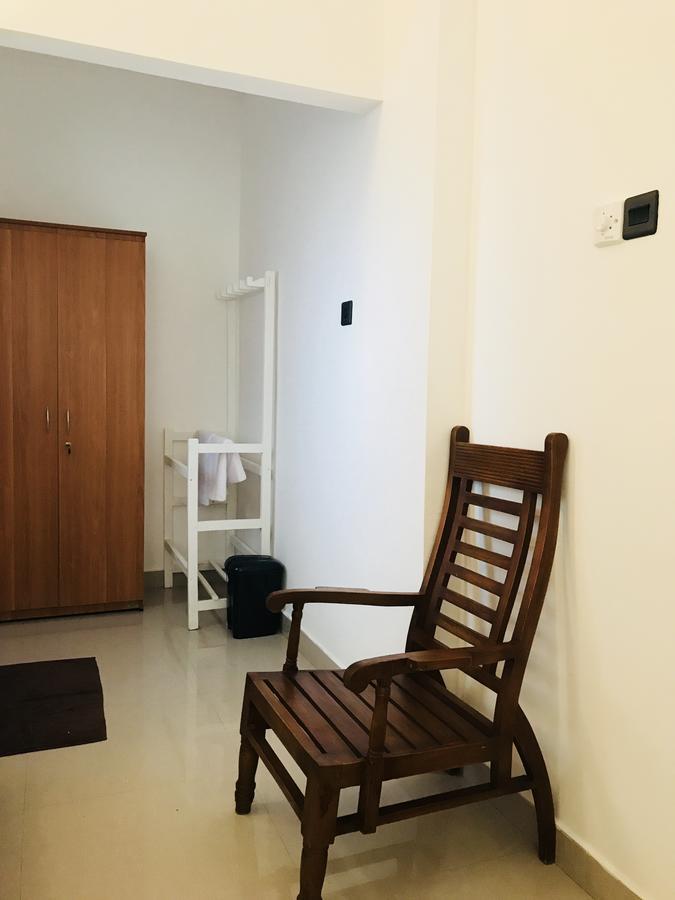 Royal White Tourist Rest Hotel Anuradhapura Exterior foto