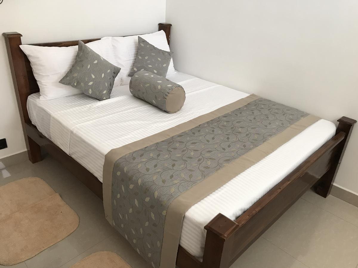 Royal White Tourist Rest Hotel Anuradhapura Exterior foto