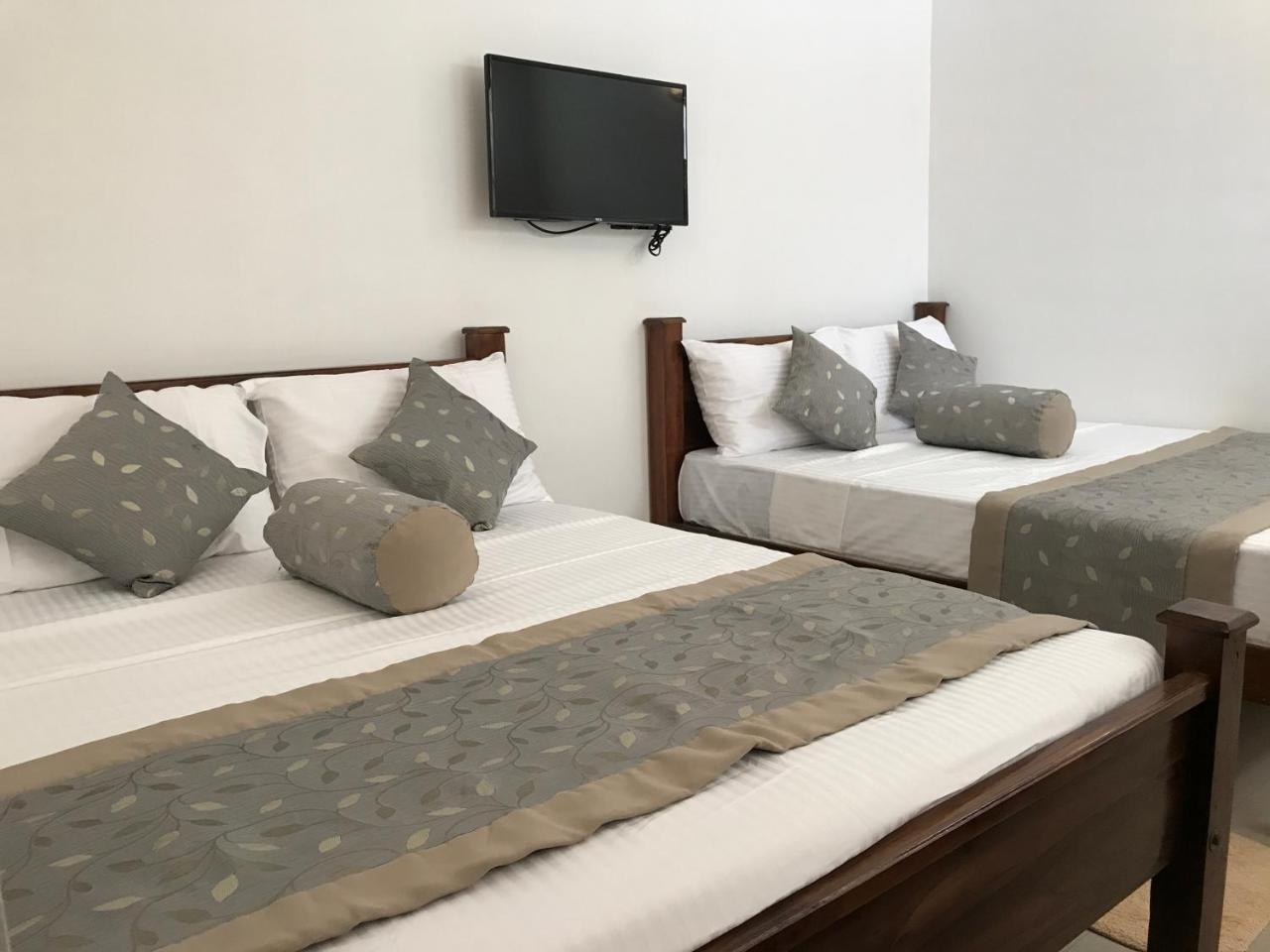 Royal White Tourist Rest Hotel Anuradhapura Exterior foto