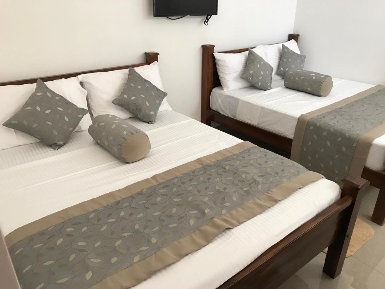 Royal White Tourist Rest Hotel Anuradhapura Exterior foto