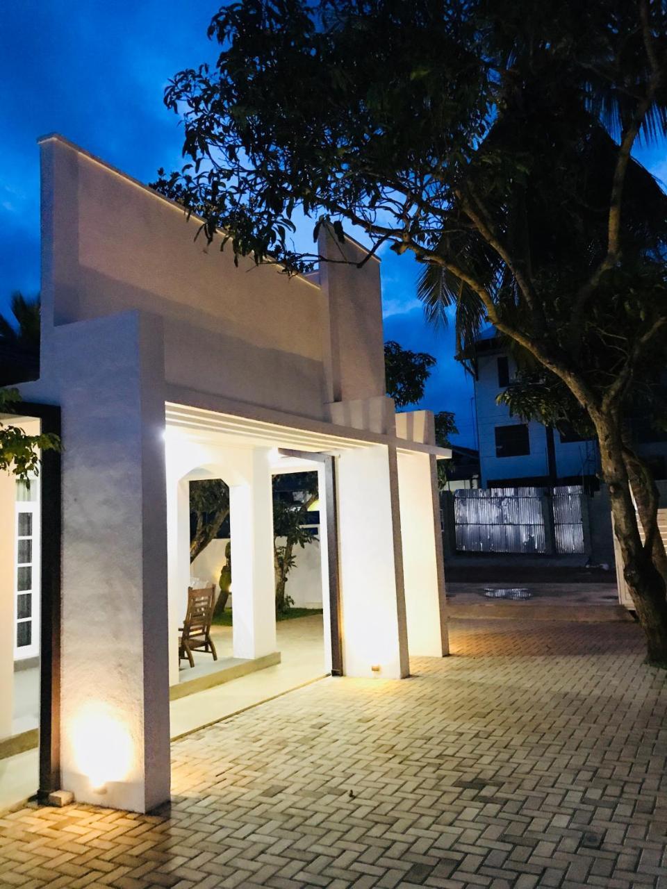 Royal White Tourist Rest Hotel Anuradhapura Exterior foto