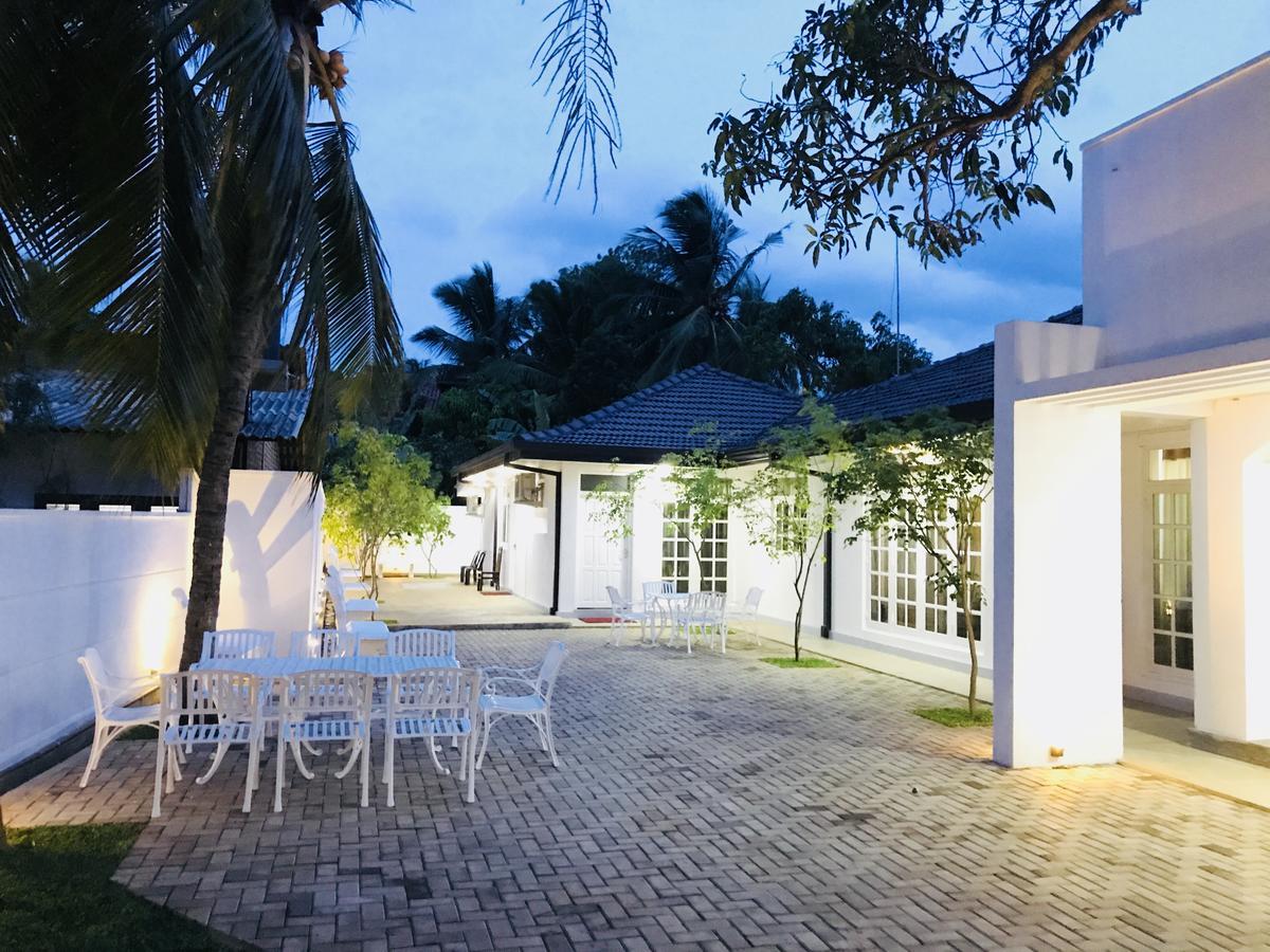 Royal White Tourist Rest Hotel Anuradhapura Exterior foto