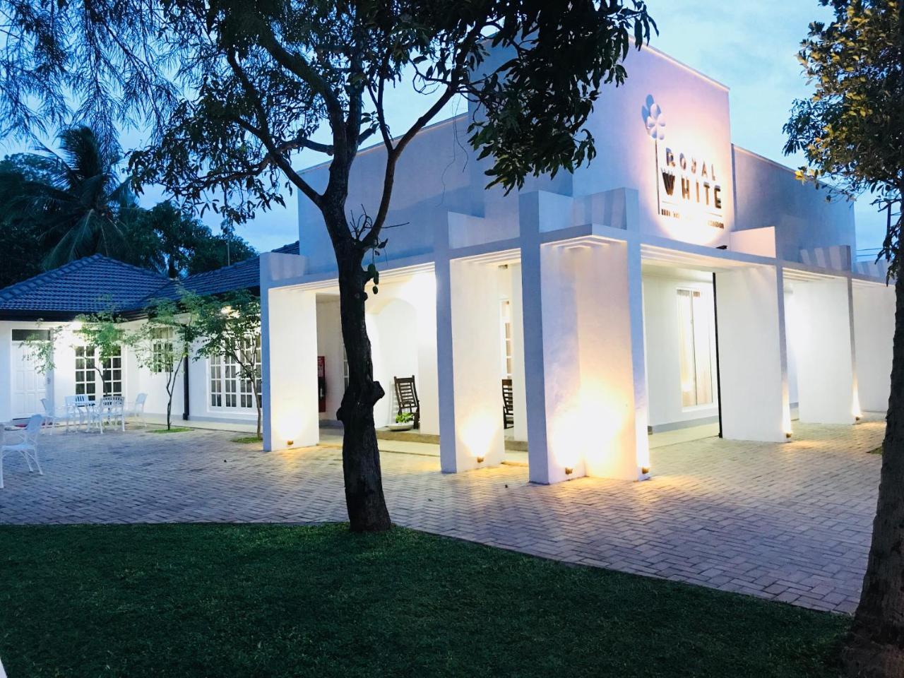 Royal White Tourist Rest Hotel Anuradhapura Exterior foto