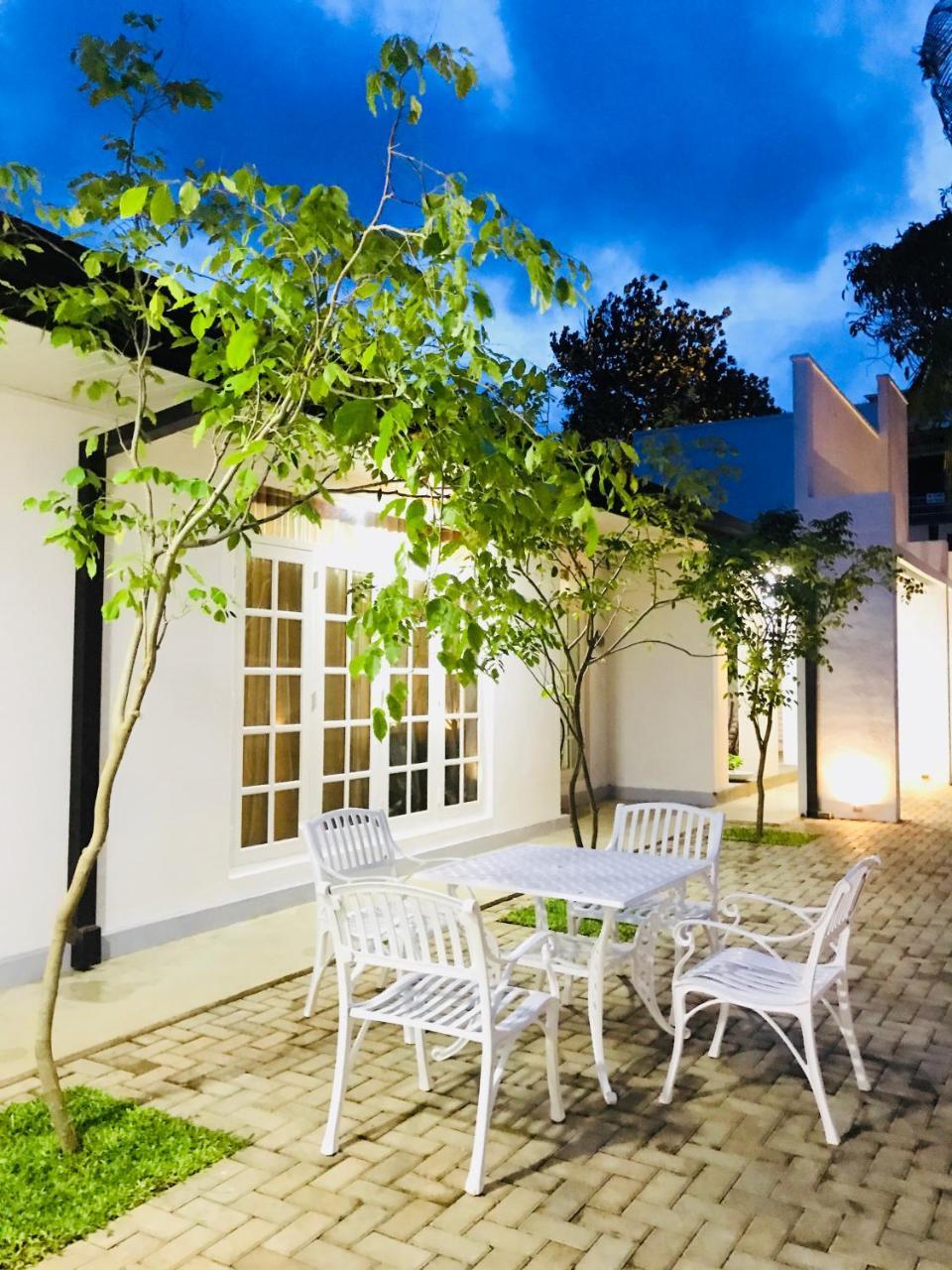 Royal White Tourist Rest Hotel Anuradhapura Exterior foto