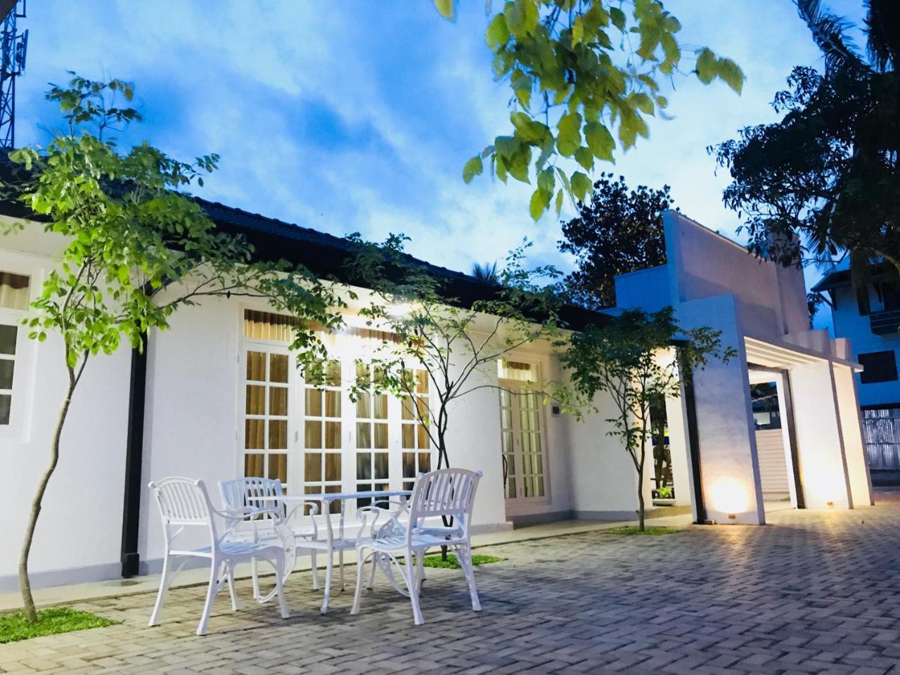 Royal White Tourist Rest Hotel Anuradhapura Exterior foto