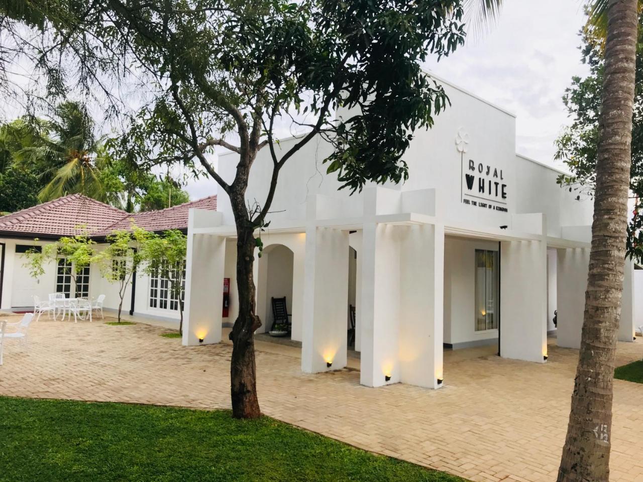 Royal White Tourist Rest Hotel Anuradhapura Exterior foto
